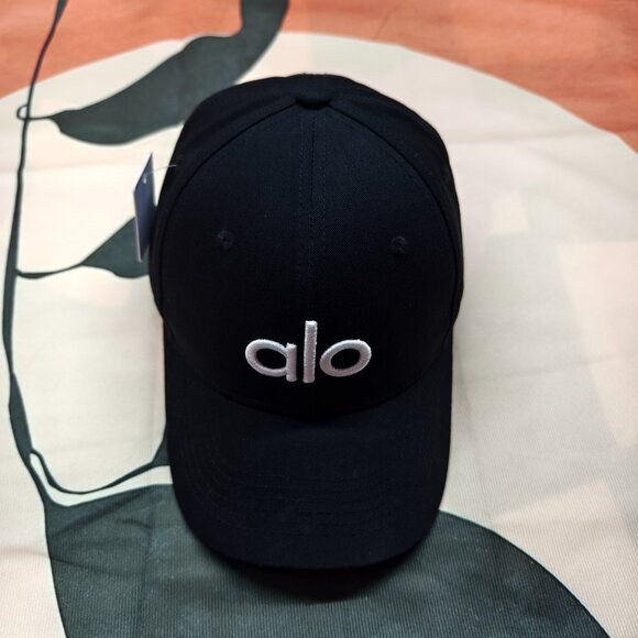 NWT ALO Yoga Lightweight Baseball Cap | Moisture-Wicking & Adjustable Fit - Picture 1 of 7